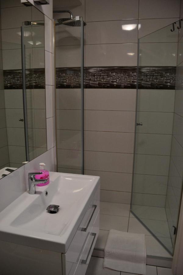 Apartamenty Centrum Nad Motlawa Z Widokiem Na Patio Z Balkonem Gdańsk Exteriör bild